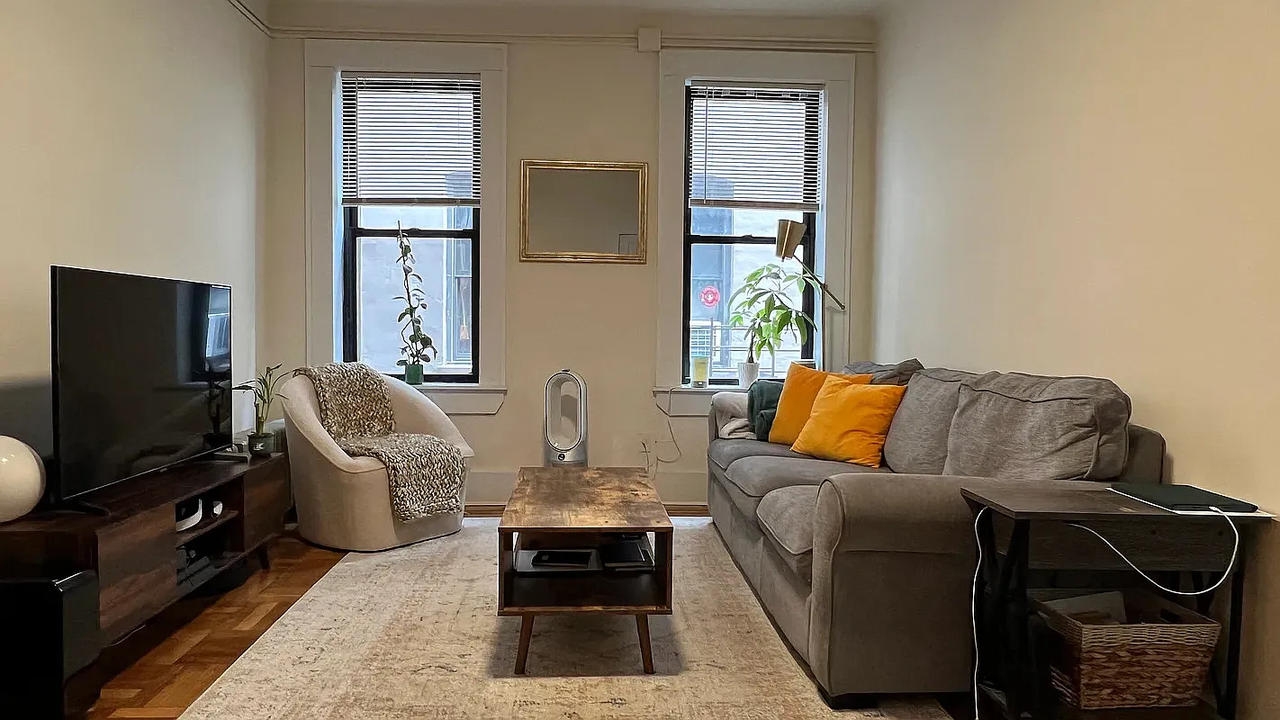 2841 34Th St - Photo 2 of 4