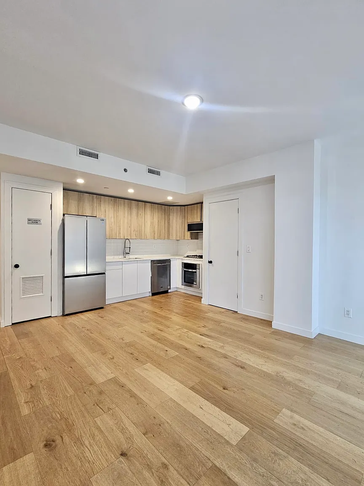 3018 14Th St - Photo 4 of 7