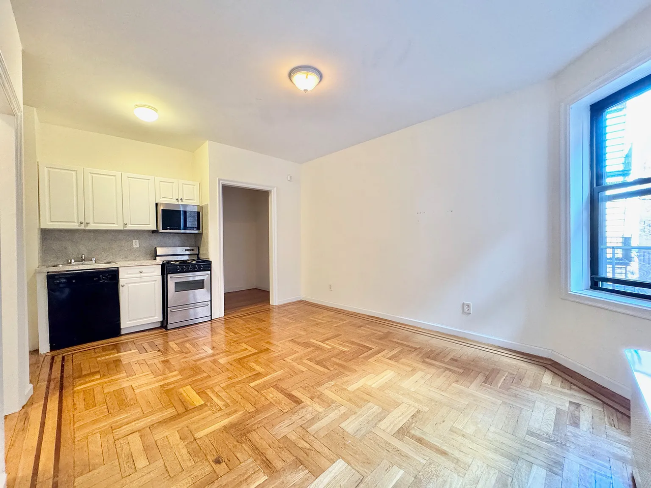 4333 42Nd St - Photo 2 of 4