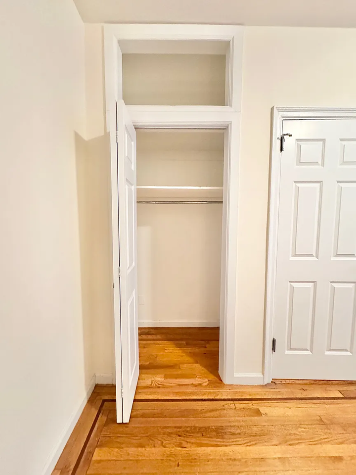 4333 42Nd St - Photo 4 of 4