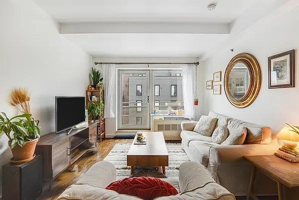 27 Quincy St - Photo 4 of 12