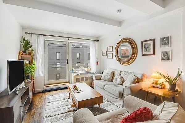 27 Quincy St - Photo 5 of 12