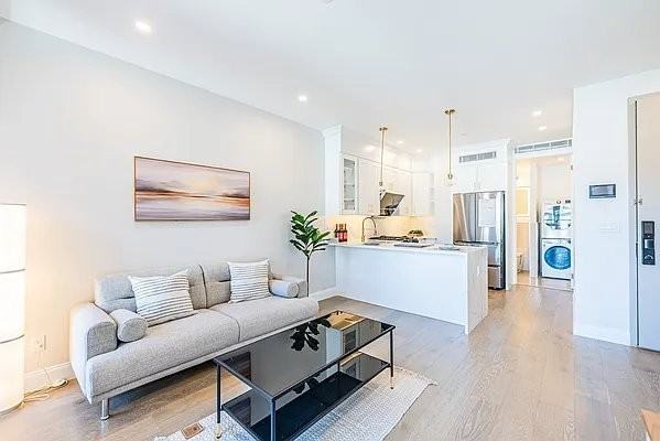 4209 Hampton St - Photo 3 of 15