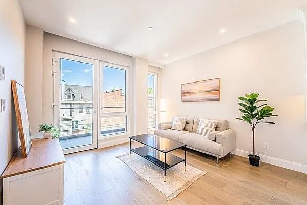 4209 Hampton St - Photo 4 of 15