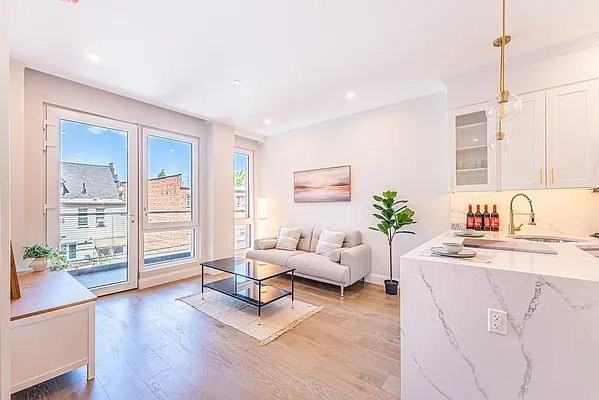 4209 Hampton St - Photo 5 of 15