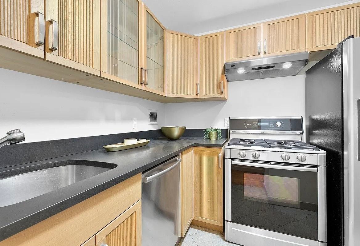 96 Schermerhorn St - Photo 3 of 7