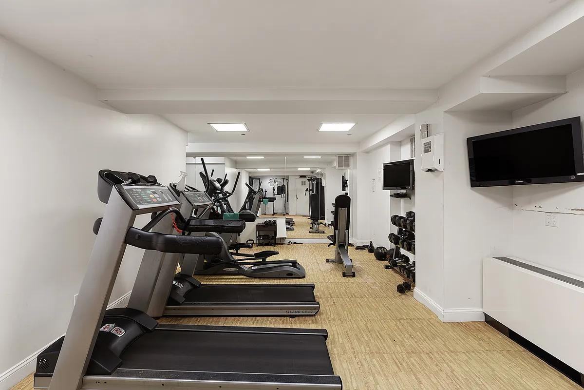 189 Avenue C - Photo 5 of 7