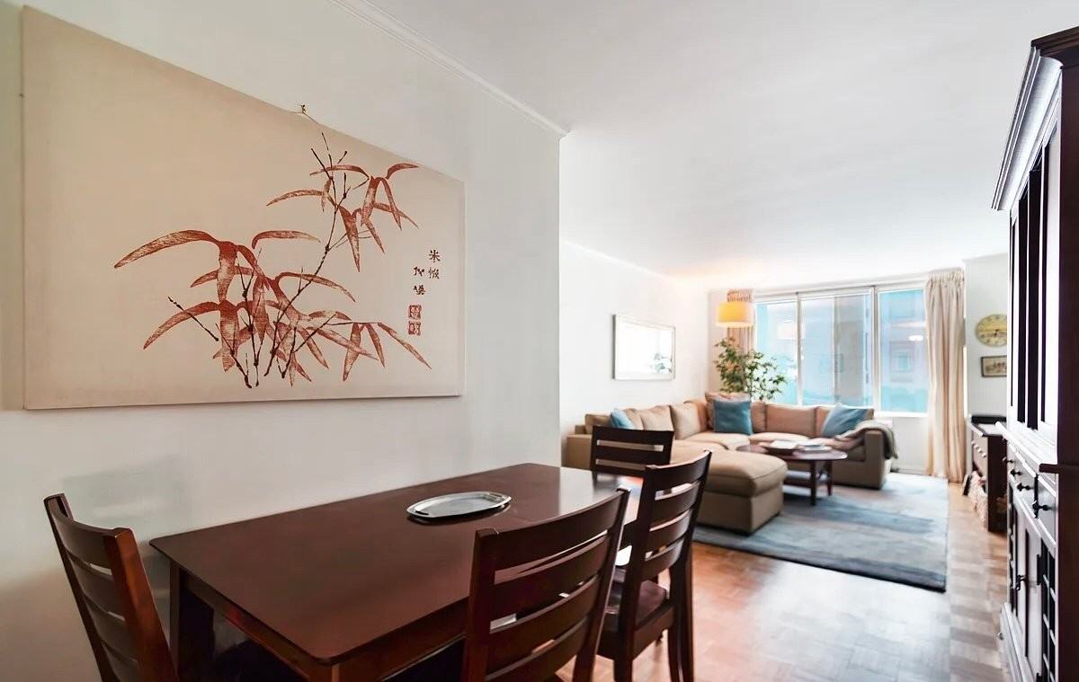 61 W 62Nd St - Photo 3 of 7