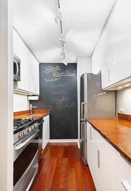 61 W 62Nd St - Photo 6 of 7