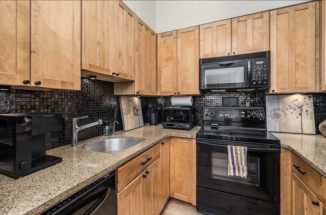 521 Columbus Avenue - Photo 4 of 8