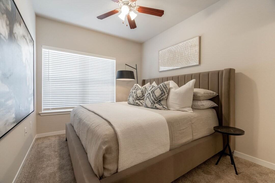 3911 North Old Missouri Road - Photo 7 of 15