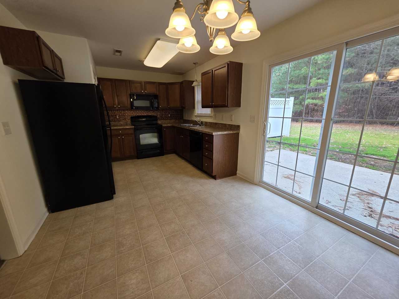 405 Lindenhurst Court - Photo 4 of 17