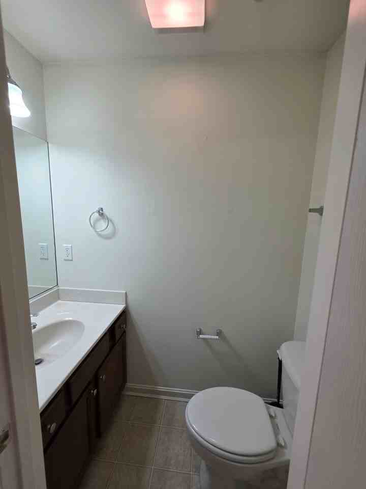 405 Lindenhurst Court - Photo 6 of 17