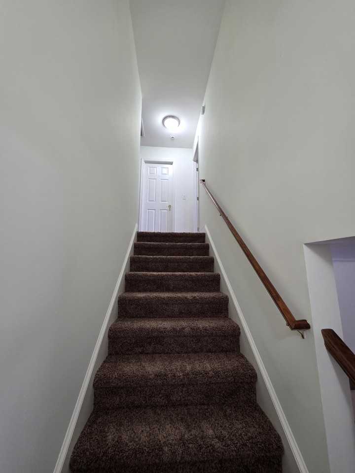 405 Lindenhurst Court - Photo 7 of 17