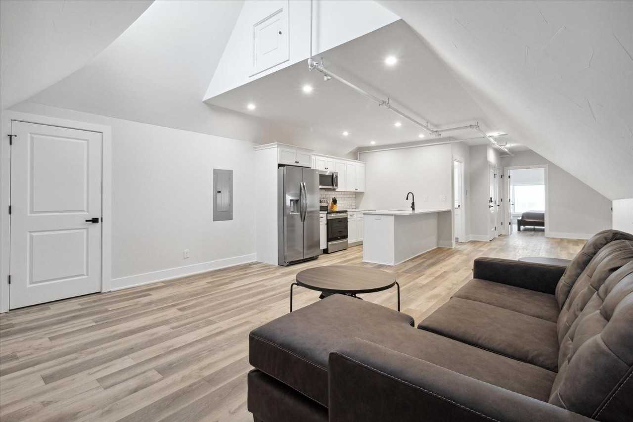 1164 Terrace St - Photo 4 of 10