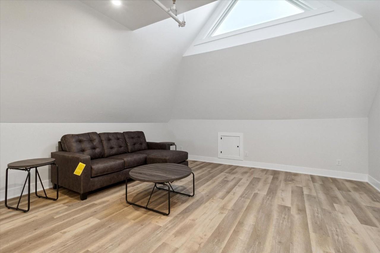 1164 Terrace St - Photo 7 of 10