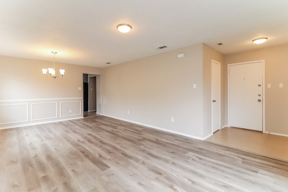 8128 Twin Oaks Trail - Photo 3 of 16