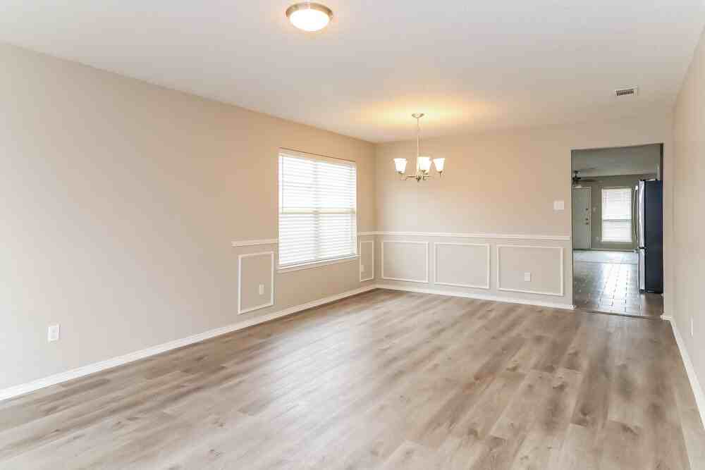 8128 Twin Oaks Trail - Photo 4 of 16