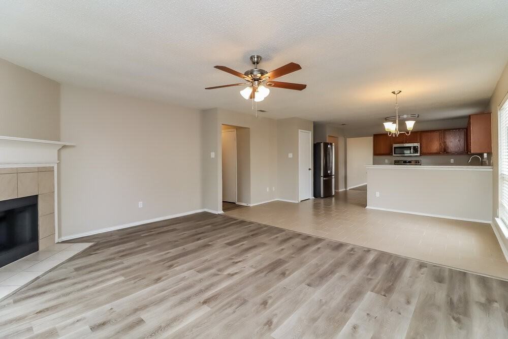 8128 Twin Oaks Trail - Photo 5 of 16