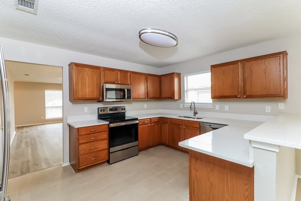 8128 Twin Oaks Trail - Photo 7 of 16