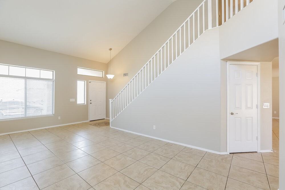 6216 S 52nd Dr - Photo 5 of 17