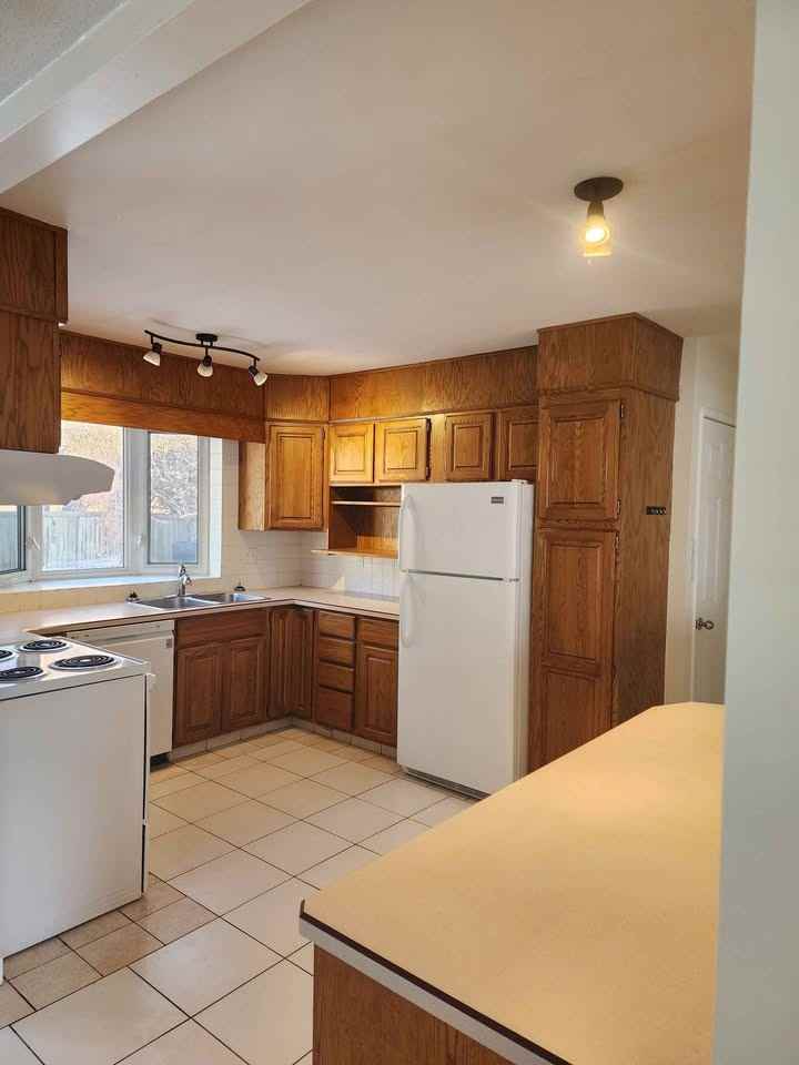 38 Milburn Cres #1 - Photo 3 of 16