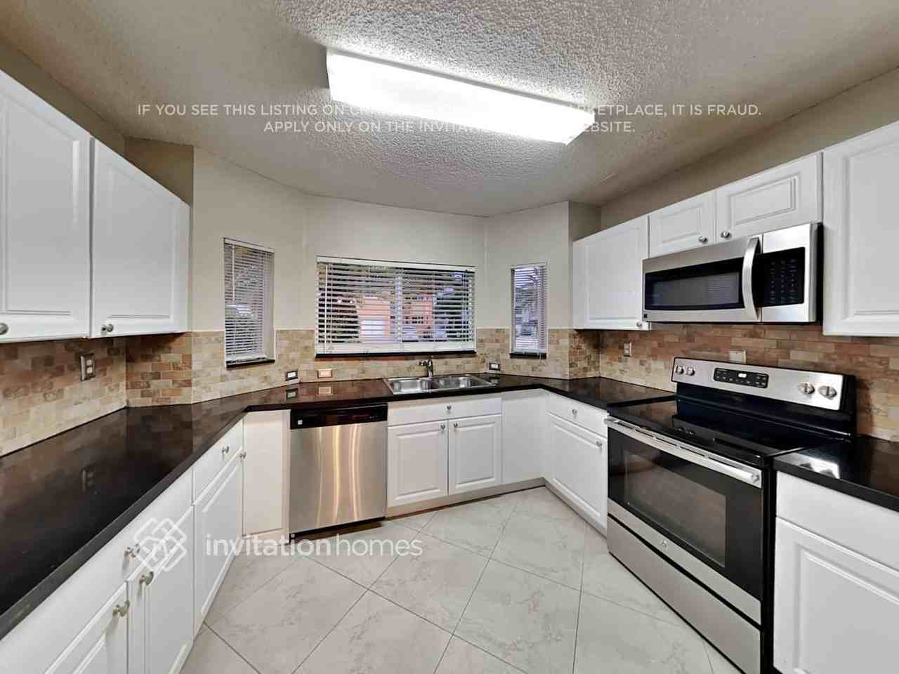 14137 Southwest 166th Terrace - Photo 6 of 19