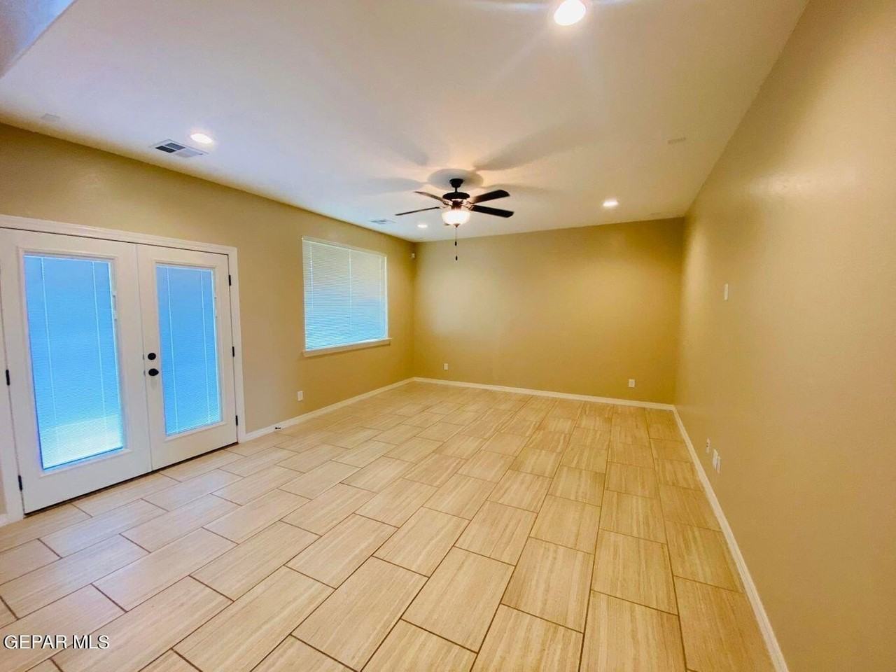 409 South Manzanita Drive - Photo 4 of 18