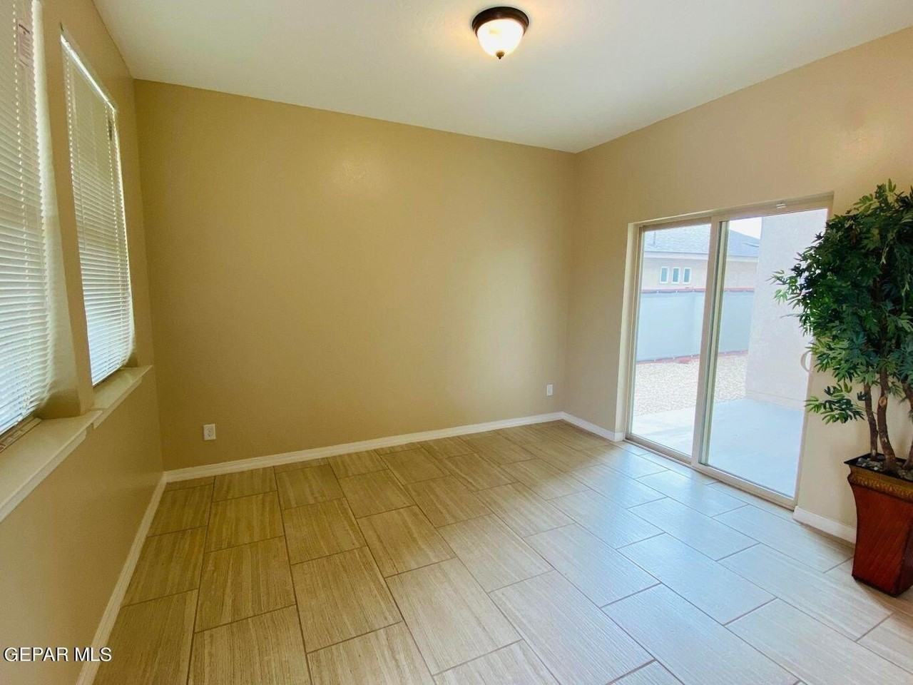 409 South Manzanita Drive - Photo 5 of 18