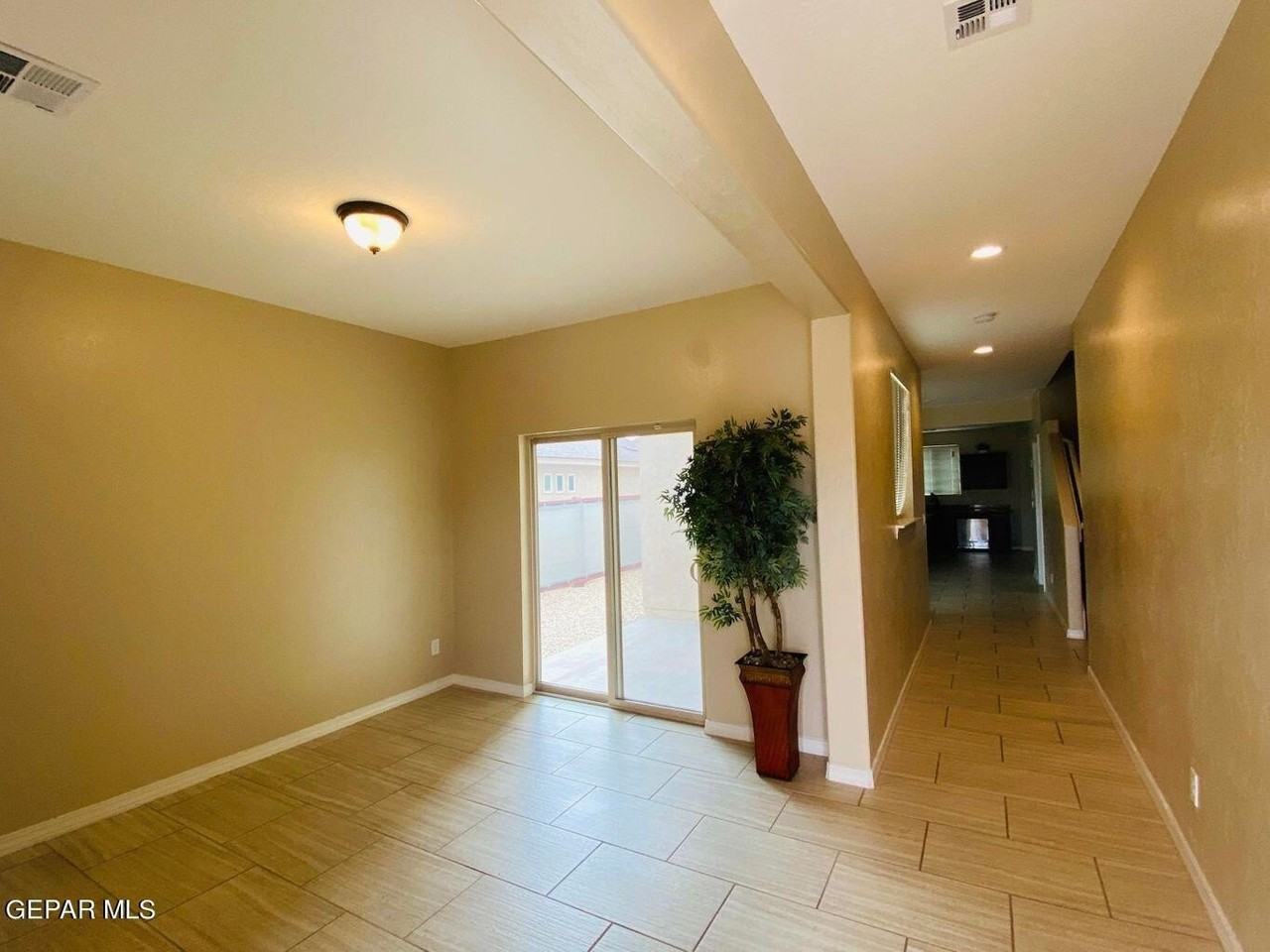 409 South Manzanita Drive - Photo 6 of 18