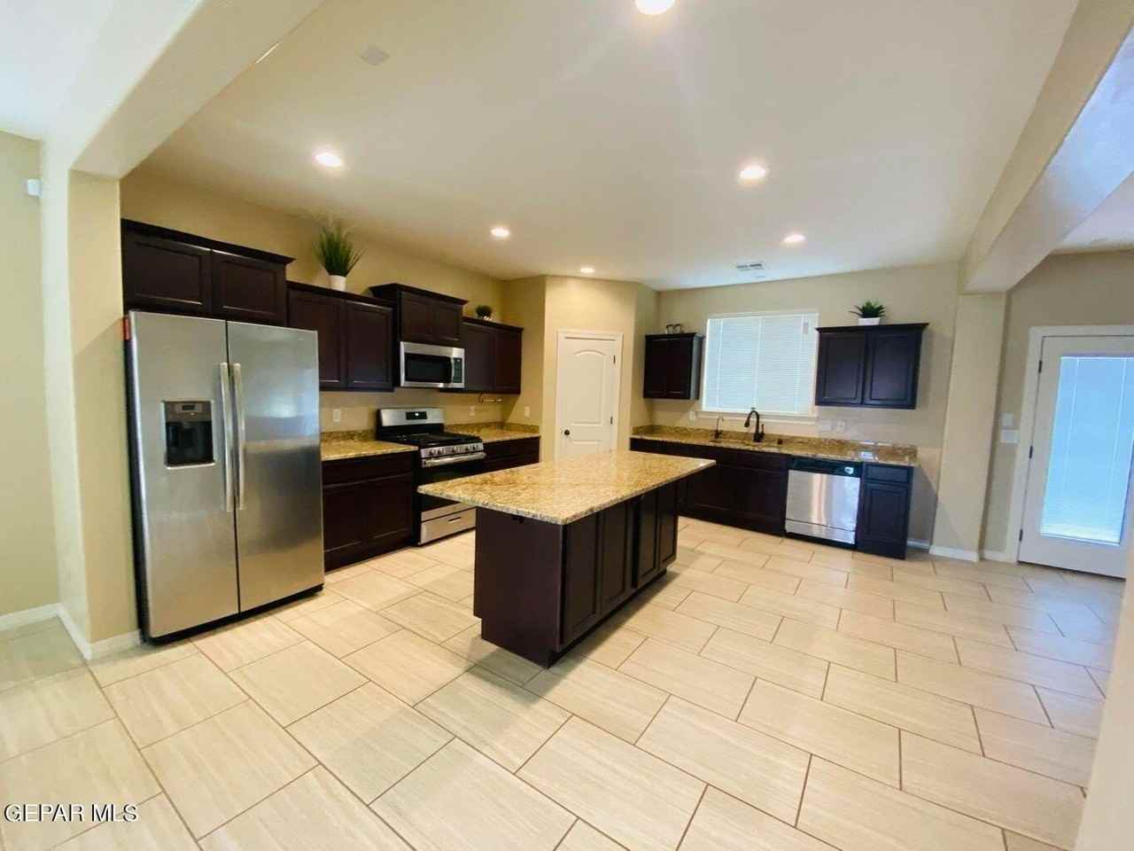 409 South Manzanita Drive - Photo 7 of 18