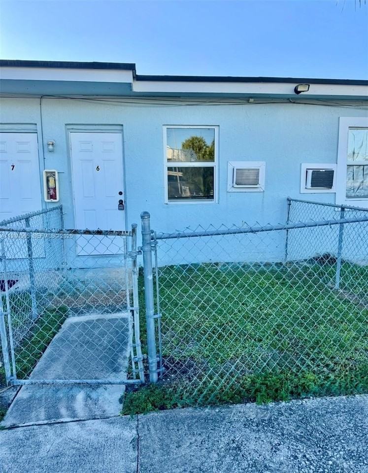 4404 Southwest 22nd Street #6 - Photo 2 of 9