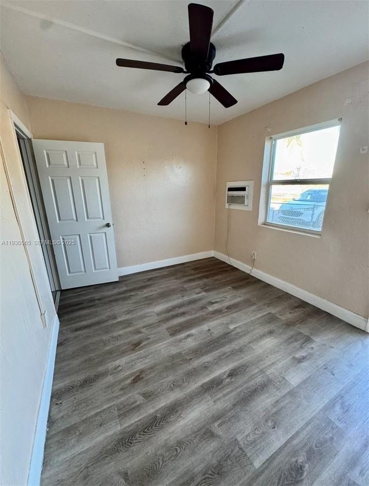 4404 Southwest 22nd Street #6 - Photo 6 of 9