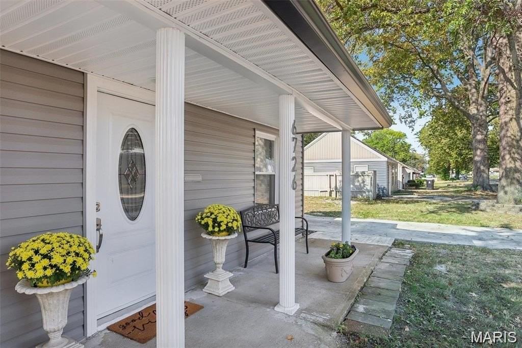 6726 Vernon Avenue - Photo 4 of 10