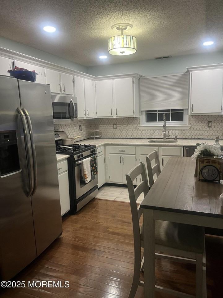 182 Tulip Lane - Photo 6 of 12