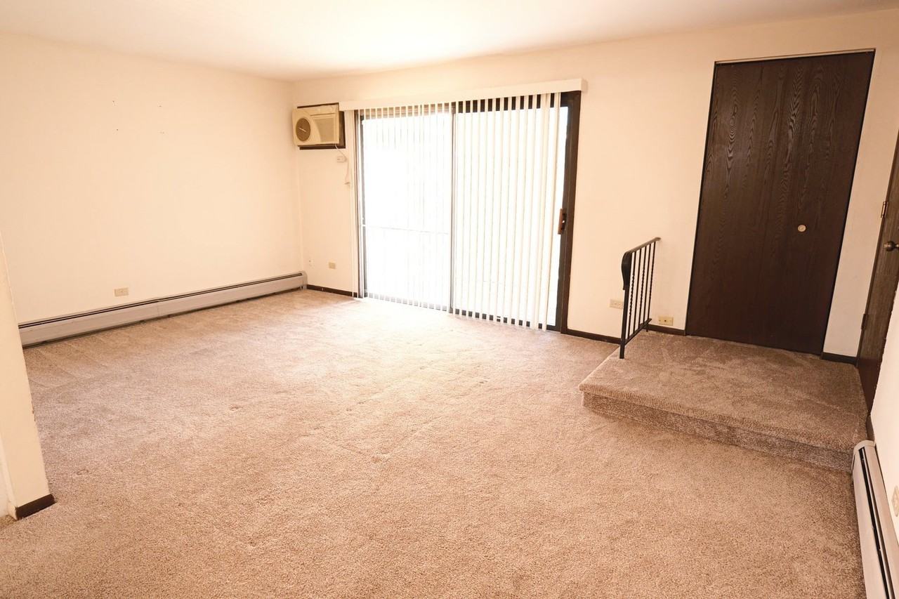 15741 Thomas Lane - Photo 2 of 7