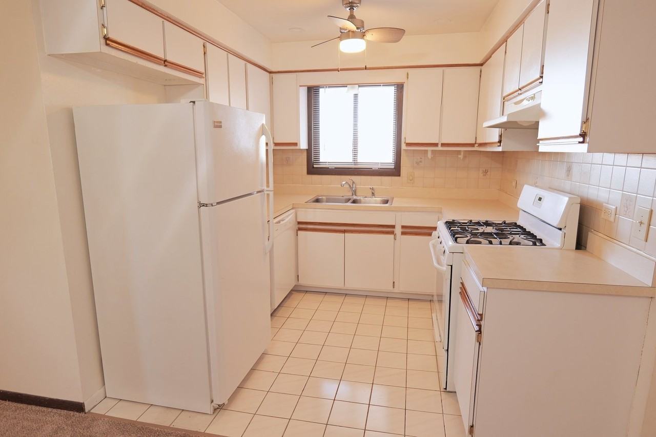 15741 Thomas Lane - Photo 3 of 7