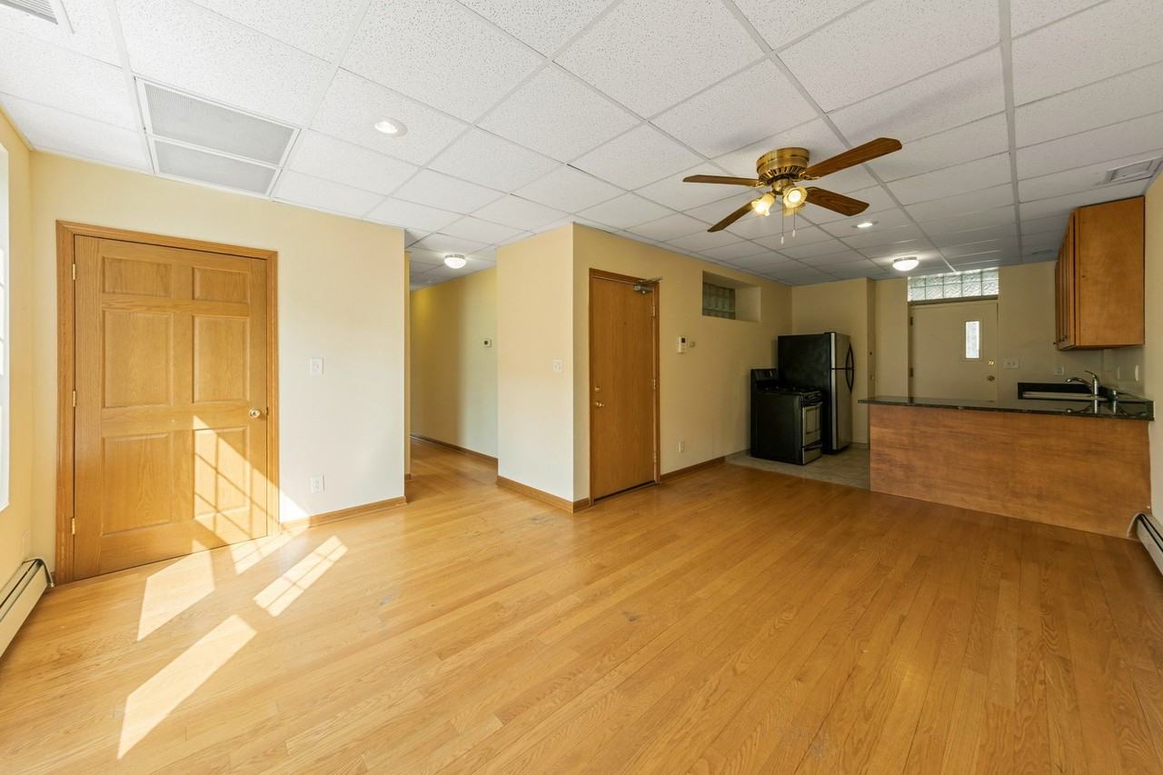 1435 East 53rd Street #2W - Photo 2 of 18