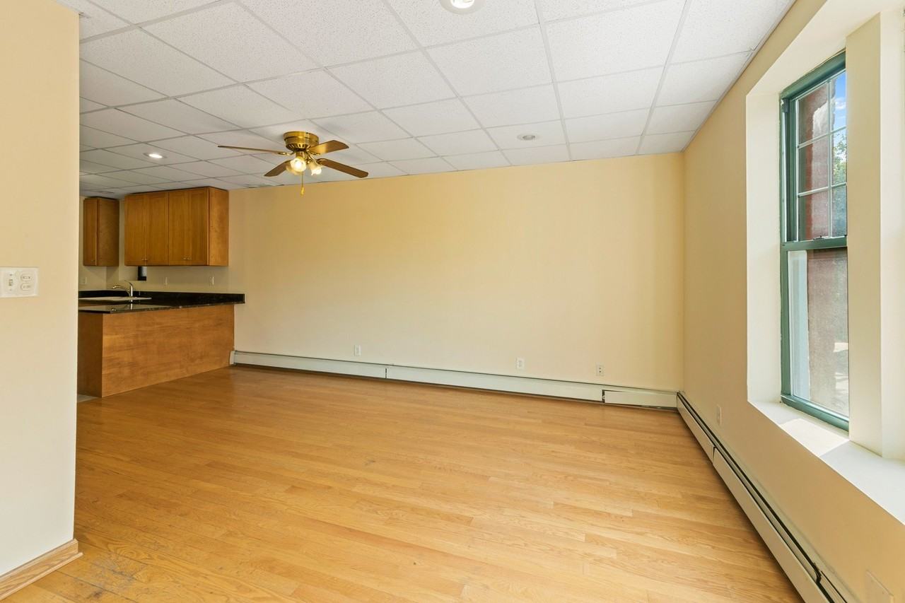 1435 East 53rd Street #2W - Photo 4 of 18