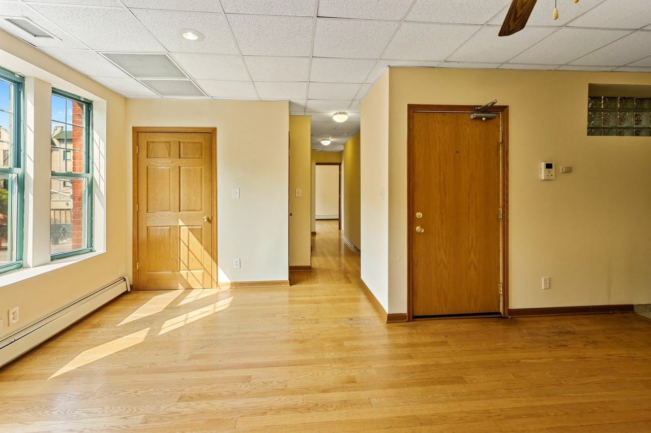 1435 East 53rd Street #2W - Photo 6 of 18