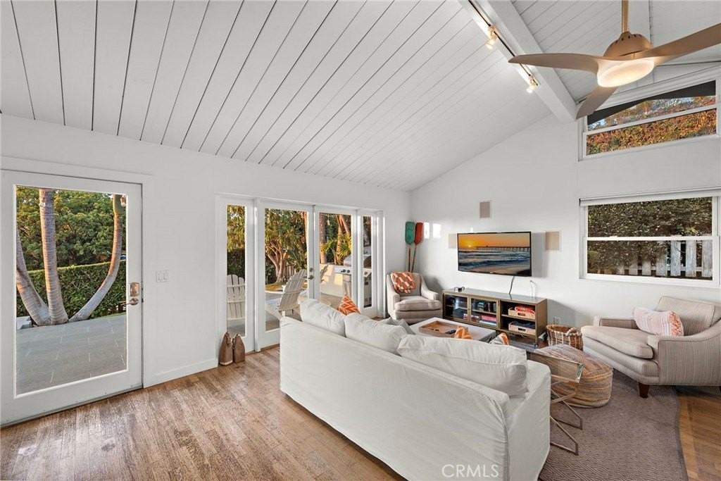 595 Bluebird Canyon Dr - Photo 3 of 23