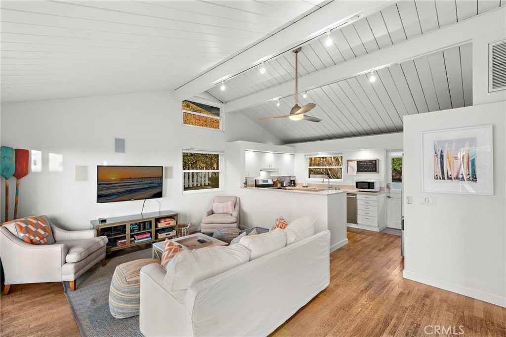 595 Bluebird Canyon Dr - Photo 4 of 23