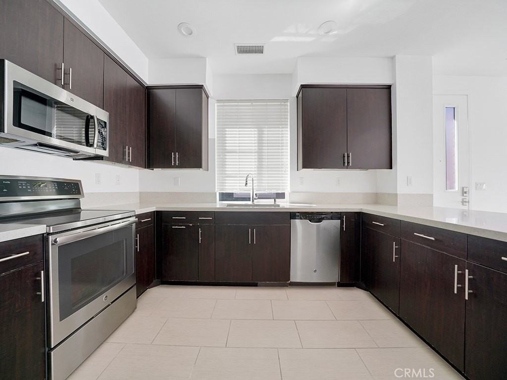 2061 West Place Drive - Photo 3 of 21