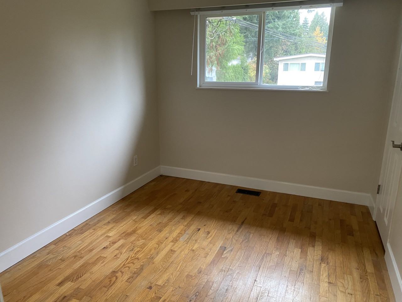 10478 155A St - Photo 2 of 12