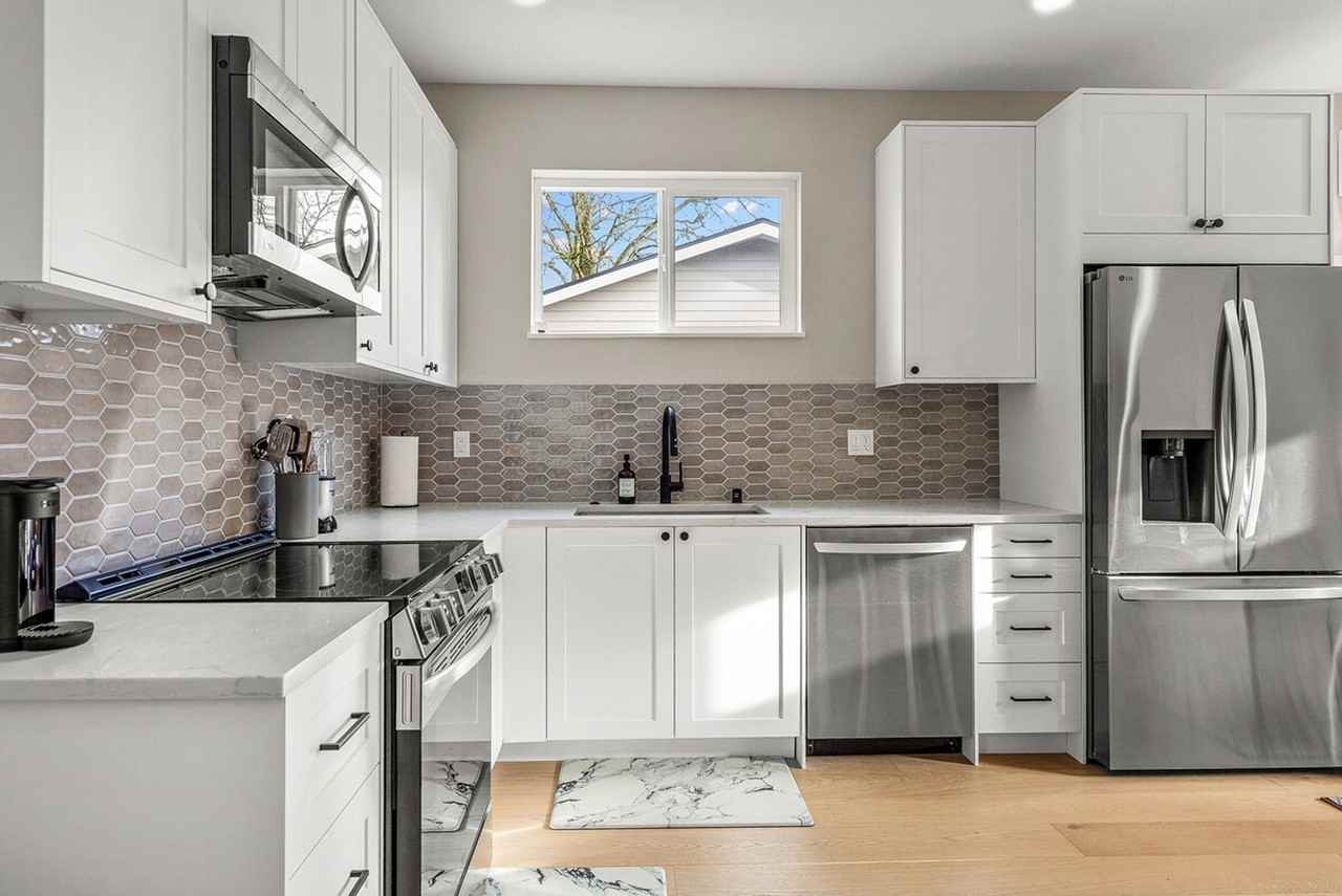 305 18th Ave #1366636P - Photo 7 of 28