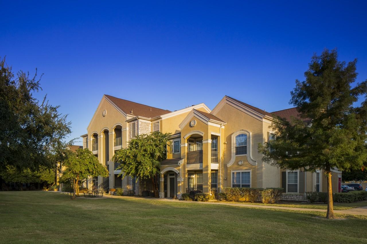 Costa Biscaya Apartments 5100 Eisenhauer Rd, San Antonio, TX 78218