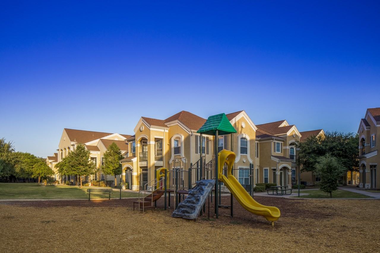 Costa Biscaya Apartments 5100 Eisenhauer Rd, San Antonio, TX 78218