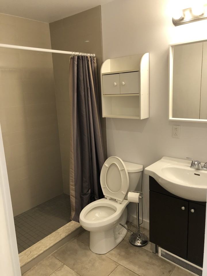 3460 Avenue Coloniale #6 - Photo 3 of 8