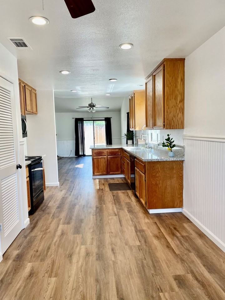 5205 Laguna Park Drive - Photo 3 of 16