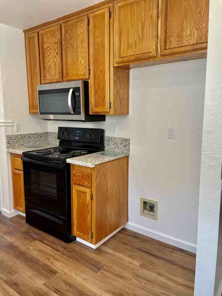 5205 Laguna Park Drive - Photo 4 of 16